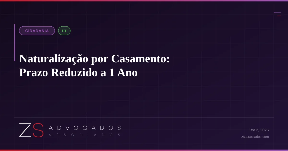 Casal segurando certificado de naturalização brasileira